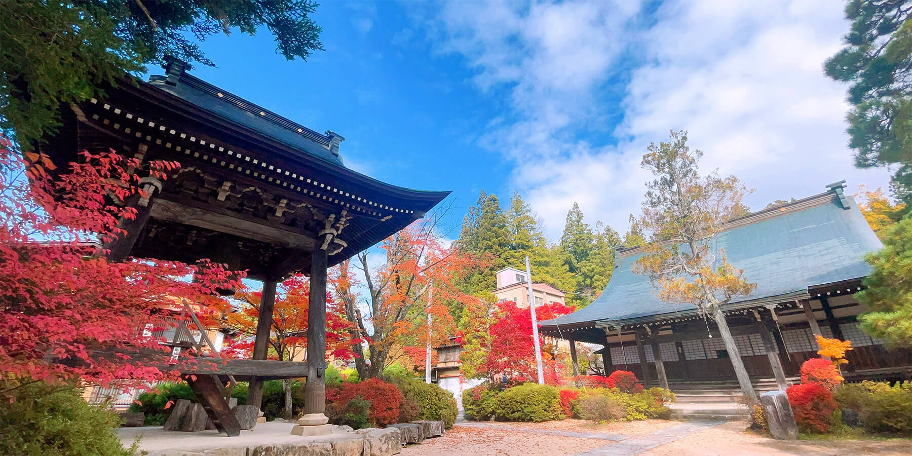 2 Hours on Takayama's Higashiyama Walking Course Centrip JAPAN